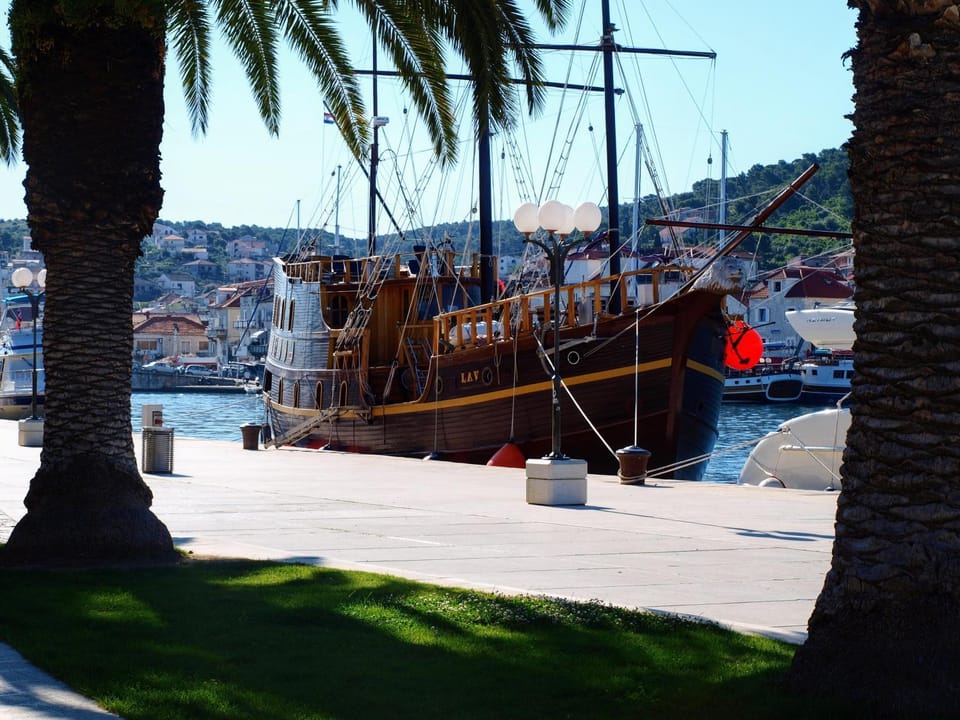 Villa Mendula Trogir - Luxury villa by the beach - heated pool - lush green garden Villa in Okrug Gornji