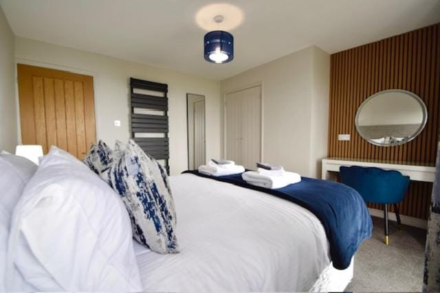 Rondene Luxury Cottage with Covered Hot Tub House in Malvern Hills District