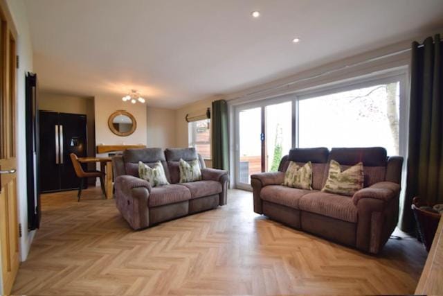 Rondene Luxury Cottage with Covered Hot Tub House in Malvern Hills District
