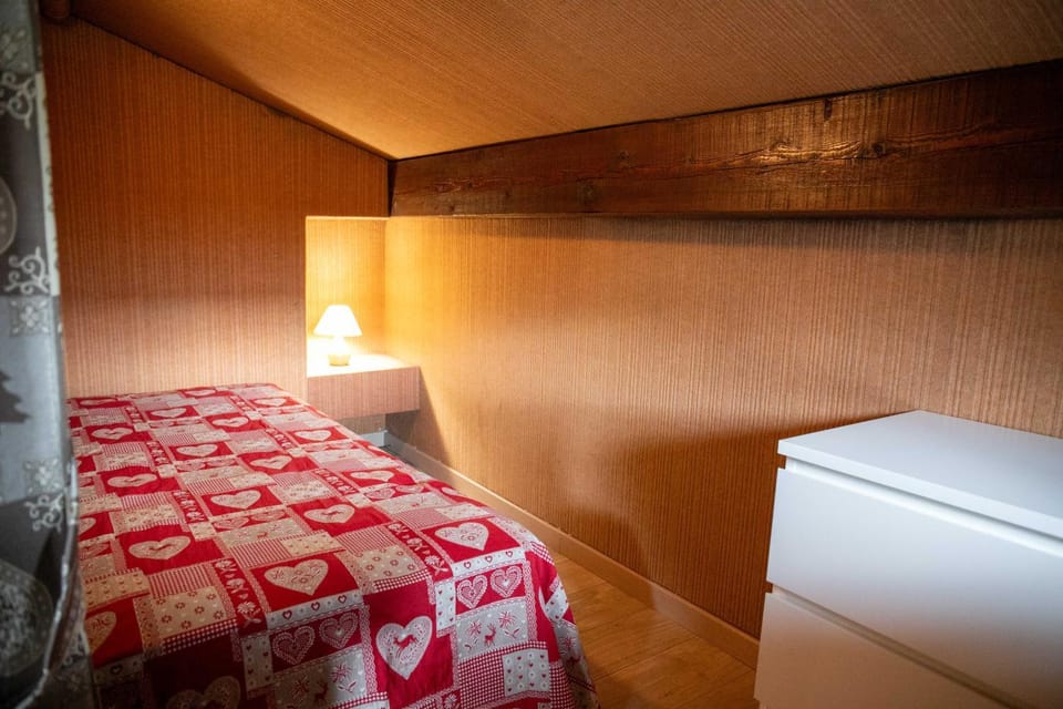 Property building, Living room, Bedroom