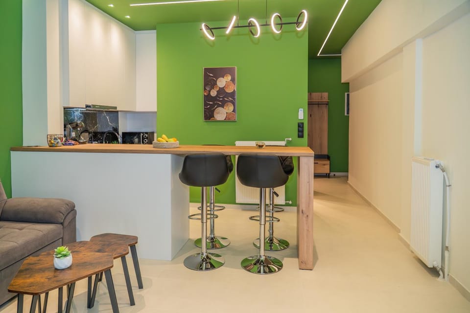 Kitchen or kitchenette, Dining area, oven