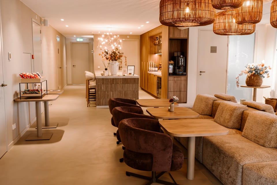 Kitchen or kitchenette, Living room, Lobby or reception, Lounge or bar, Seating area, Dining area