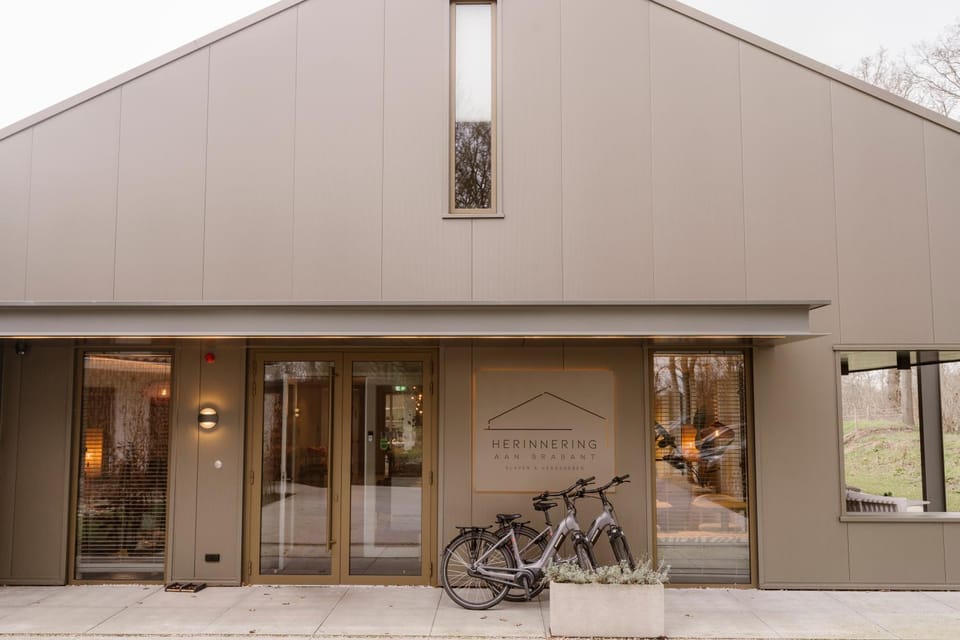 Property building, Patio, Facade/entrance, Day, Cycling