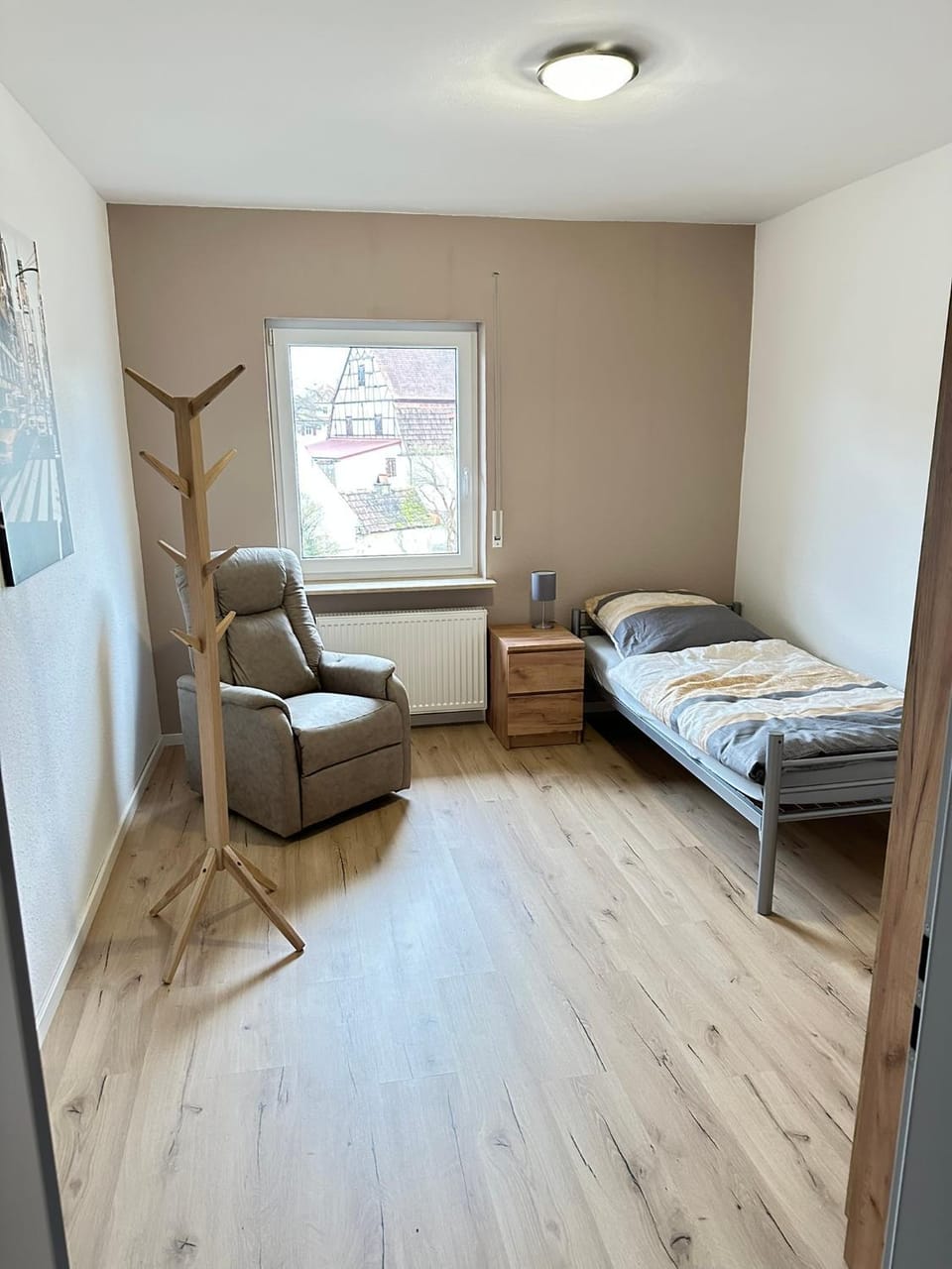 Bed, Photo of the whole room, Seating area, Bedroom