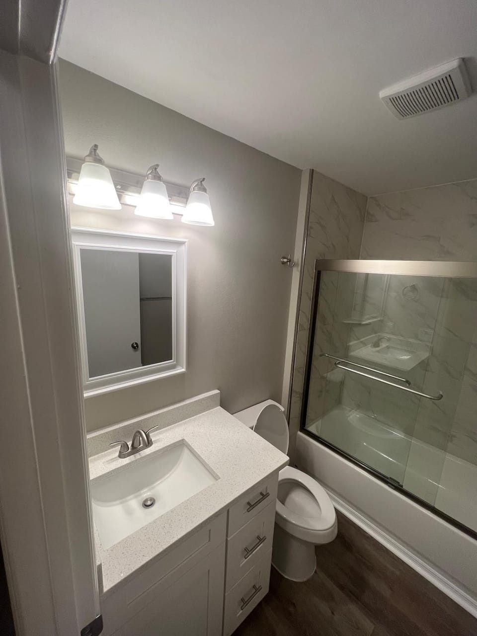 Get cozy in this Renovated home by the Villages House in Lady Lake