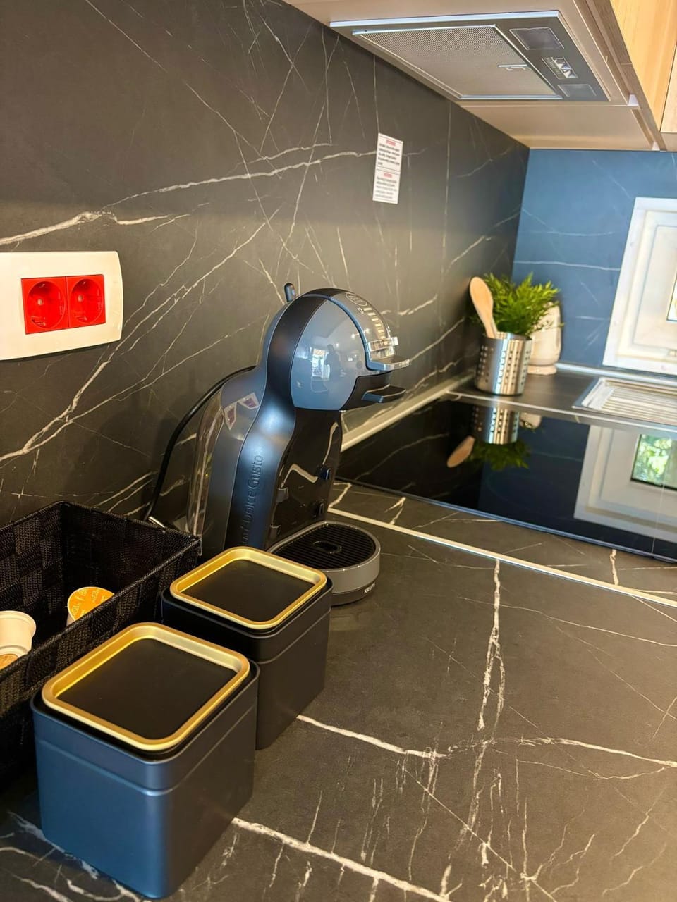 Coffee/tea facilities, kitchen