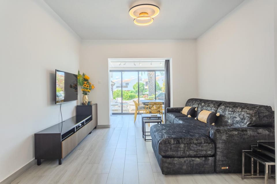 Taheli's Modern Townhouse with a pool Apartment in Yeroskipou