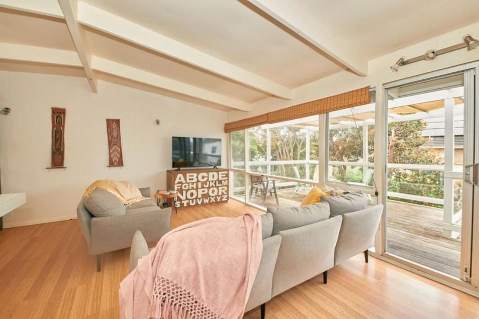 The Blue House - 200m from Point Roadknight Beach House in Anglesea