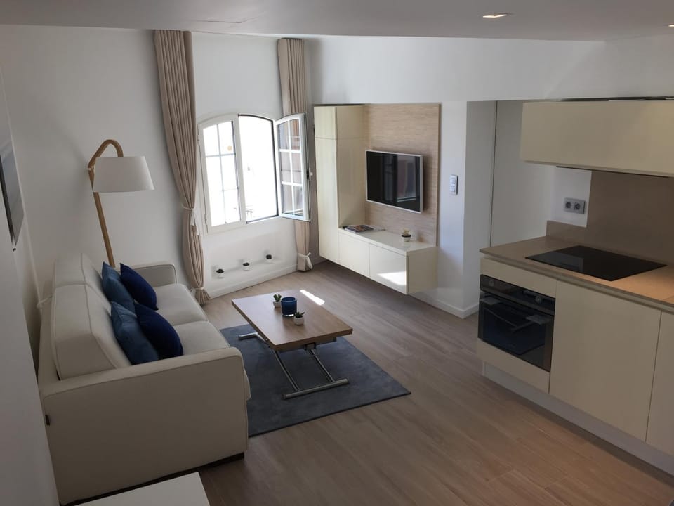 Bed, TV and multimedia, Coffee/tea facilities, Living room, washing machine, washing machine, dryer