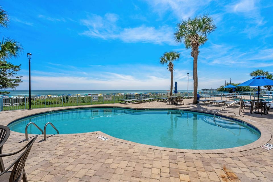 Roxanne Towers Penthouse 6 - Oceanfront House in Myrtle Beach