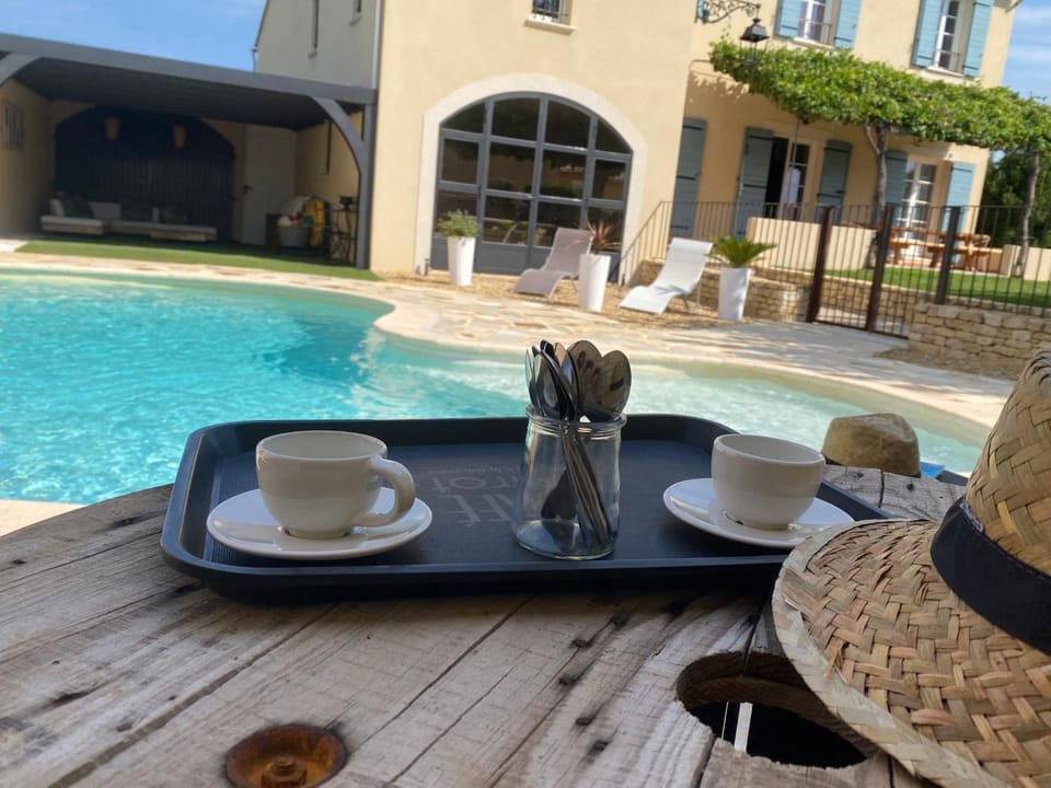 Patio, Swimming pool, sunbed