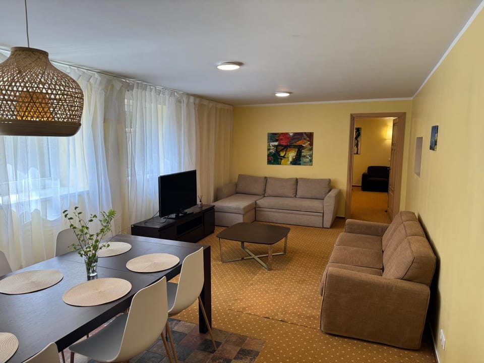 Seating area, Dining area, Evening entertainment