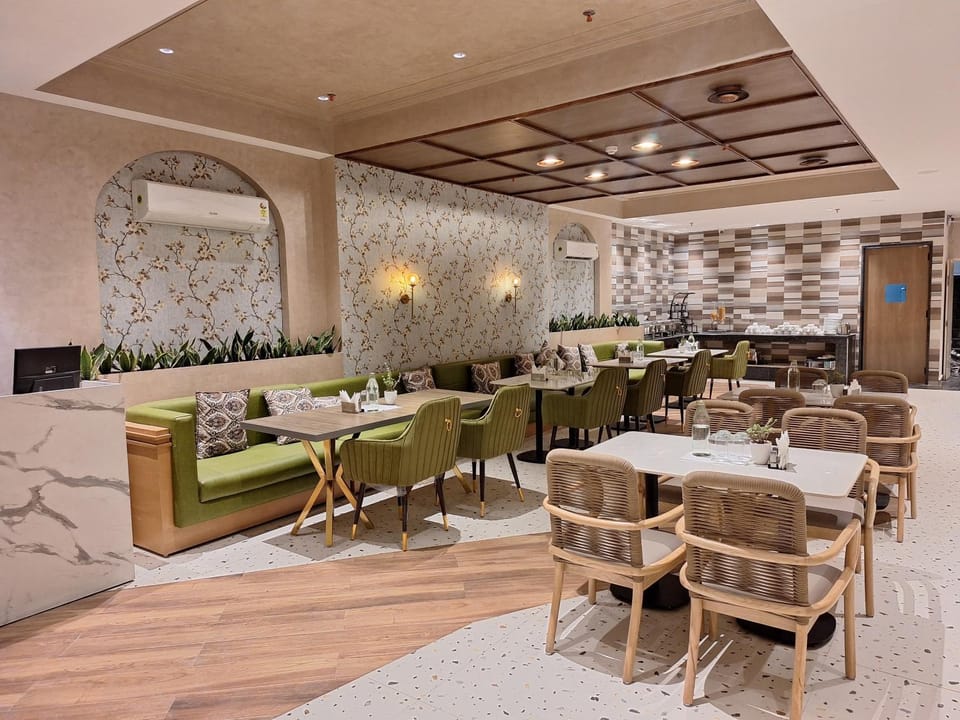 Restaurant/places to eat, Restaurant/places to eat