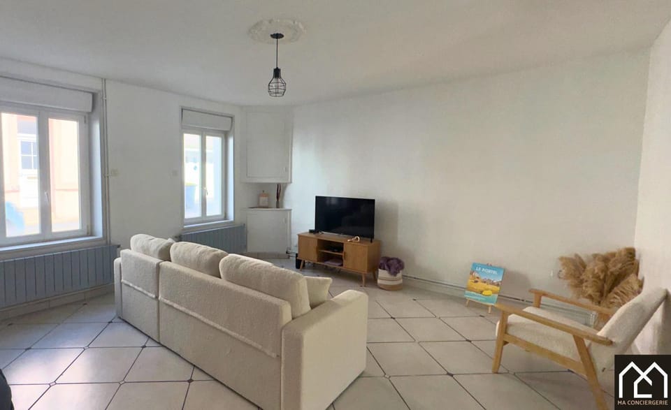 Communal lounge/ TV room, TV and multimedia, Living room, Seating area