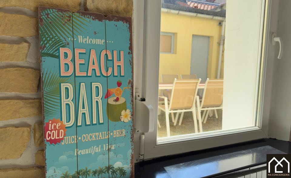 Patio, Dining area, Meals