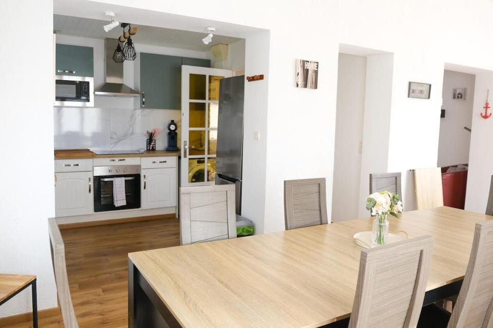 Kitchen or kitchenette, Dining area, oven, toaster