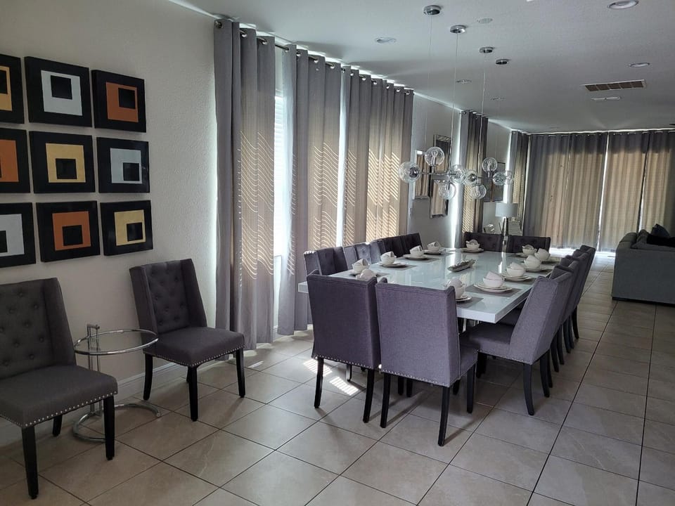 Renovated Themed Bedrooms, Game Room, Pool House in Four Corners