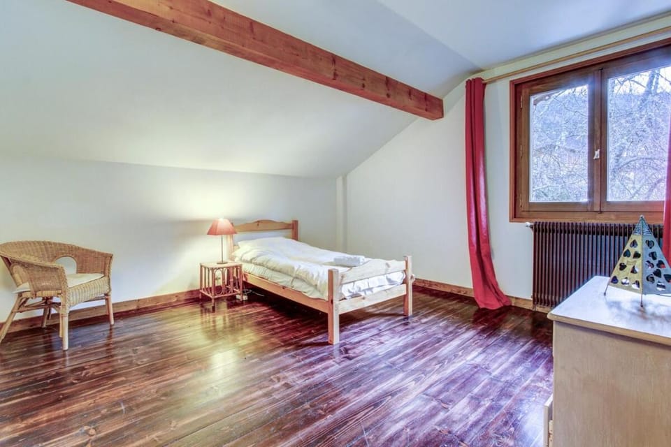 Large 8 Bedroom Chalet in Essert Romand Apartment in Haute-Savoie