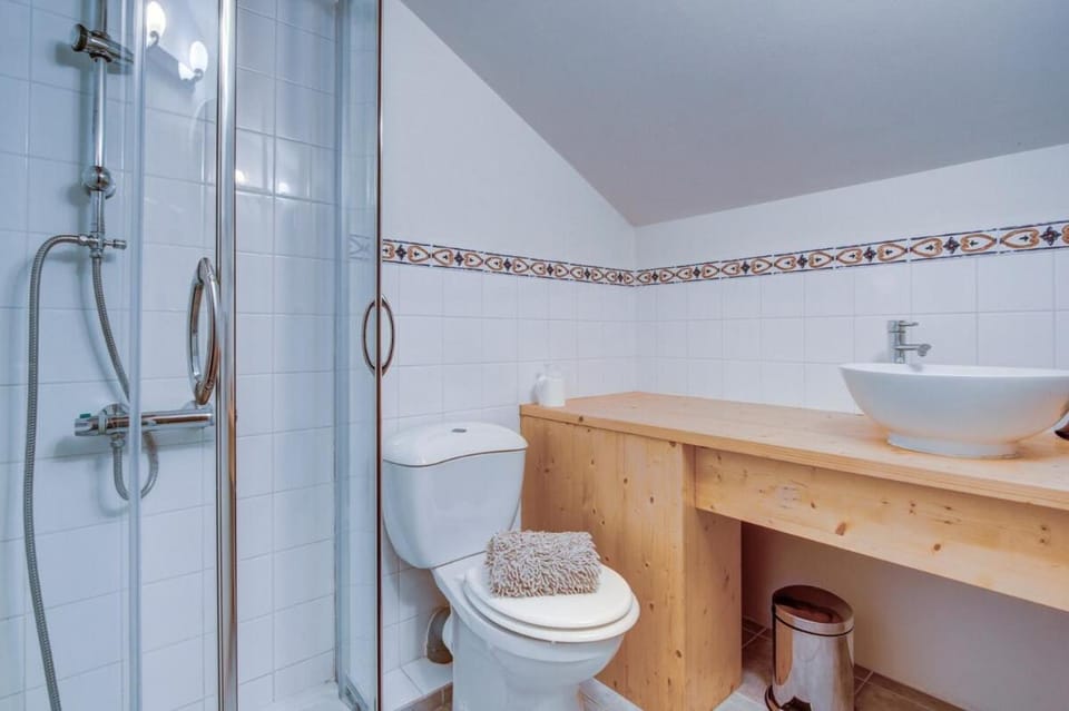 Large 8 Bedroom Chalet in Essert Romand Apartment in Haute-Savoie