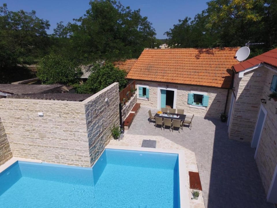 rural home with heated pool raštane House in Zadar County
