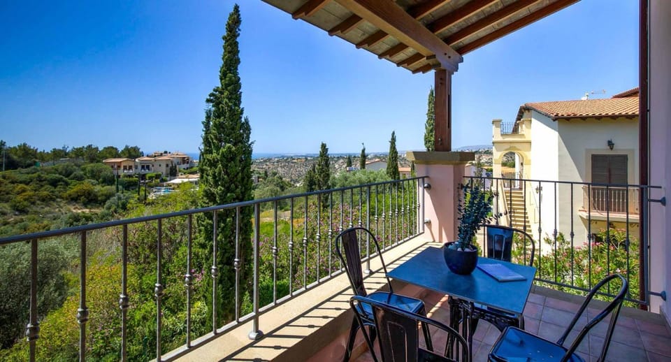 Property building, View (from property/room), Balcony/Terrace, Floor plan, Dining area, Sea view