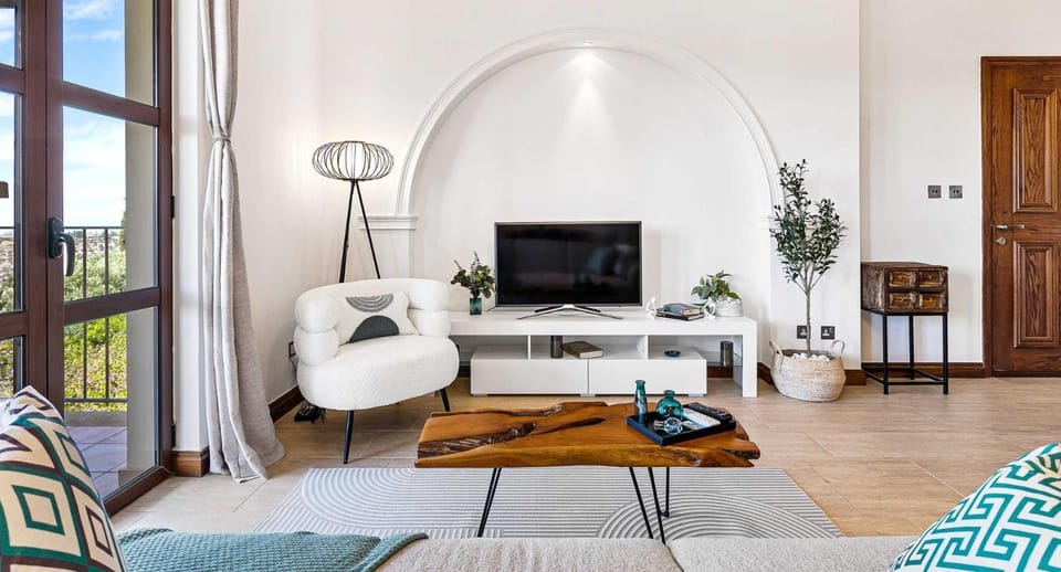 TV and multimedia, Living room, Seating area, Floor plan