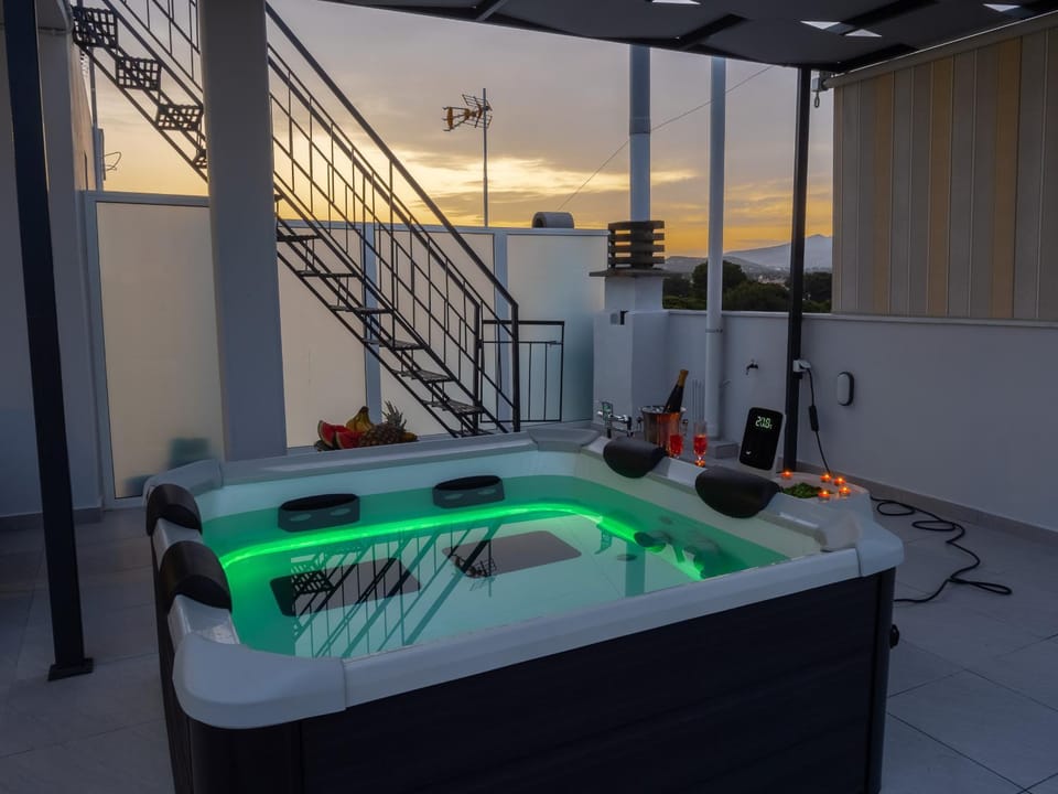 Hot Tub, Balcony/Terrace
