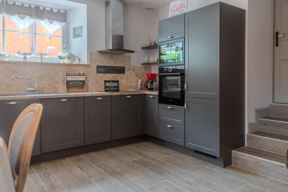 Property building, Kitchen or kitchenette, Living room