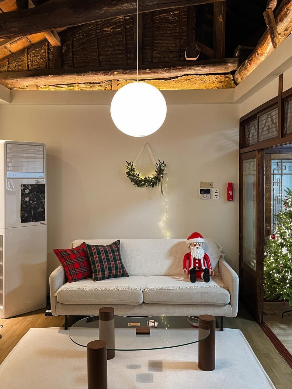 Private hanok with Courtyard for 7, Central Busan, 10 min to metro Apartment in Busan