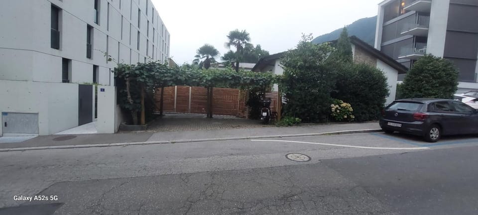 Casa celeste, stanza in appartamento condiviso Vacation rental in Locarno