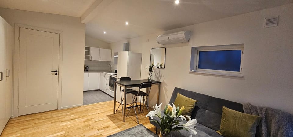 Living room, Dining area, pet friendly
