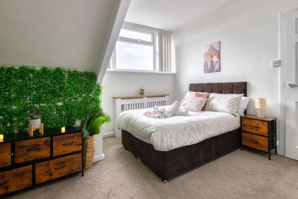 Bed, Photo of the whole room, Bedroom