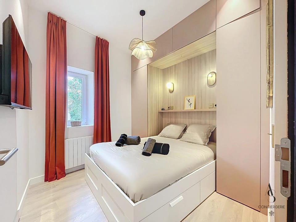 Bed, Bedroom
