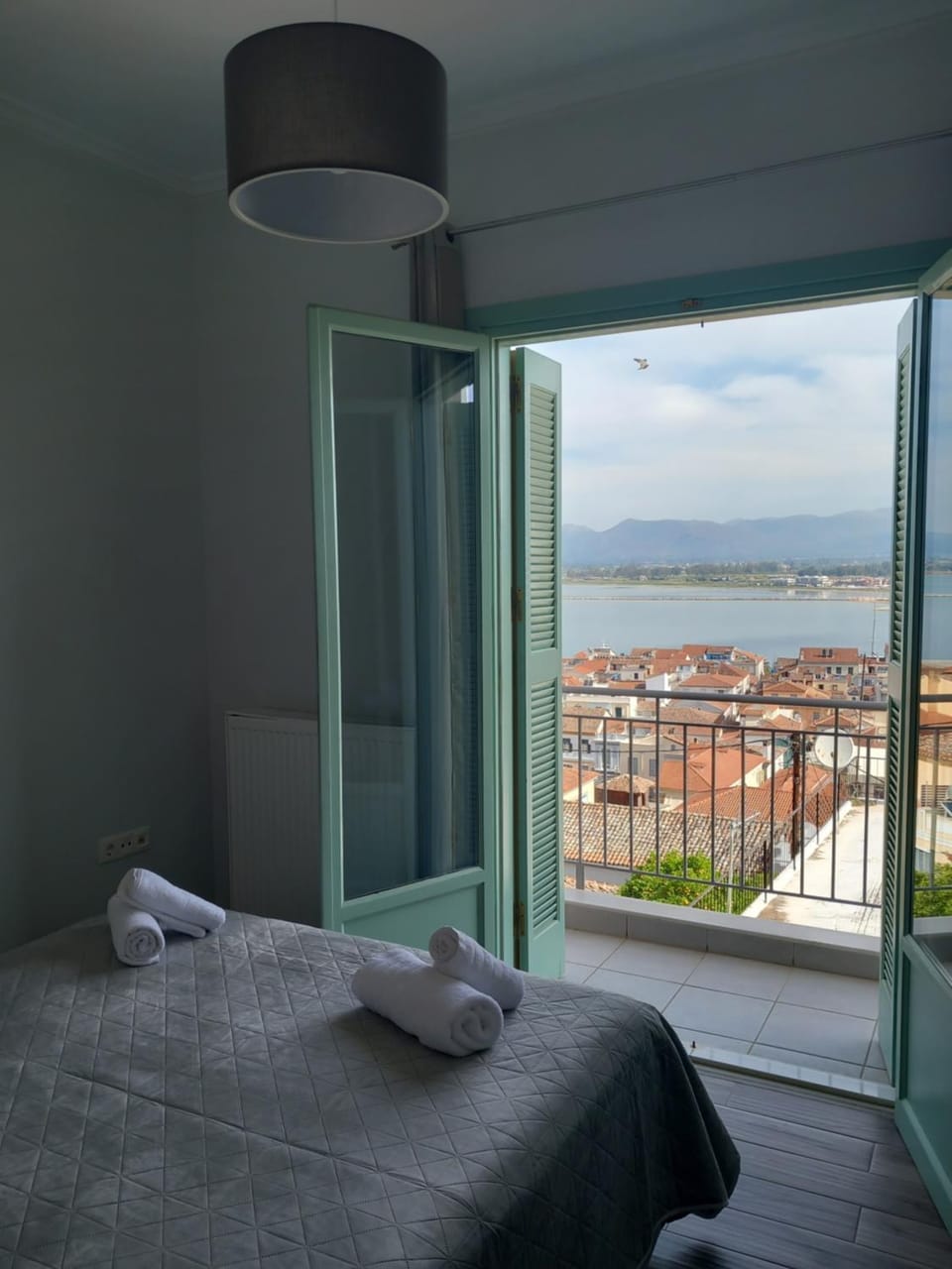 Bed, Bedroom, Sea view, towels