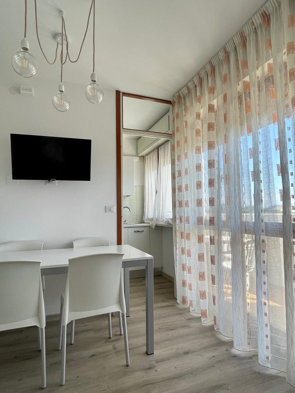 TV and multimedia, Living room, Dining area