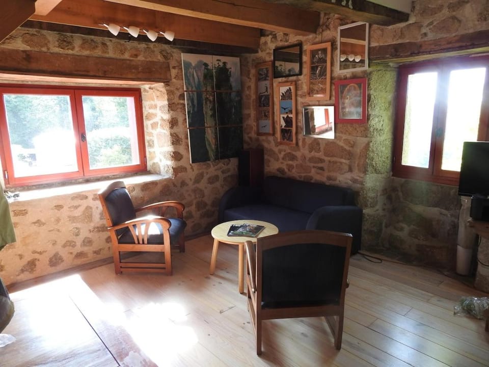 TV and multimedia, Seating area