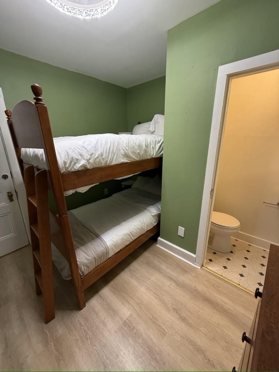 Buffalo Guesthouse Bed and Breakfast in Buffalo