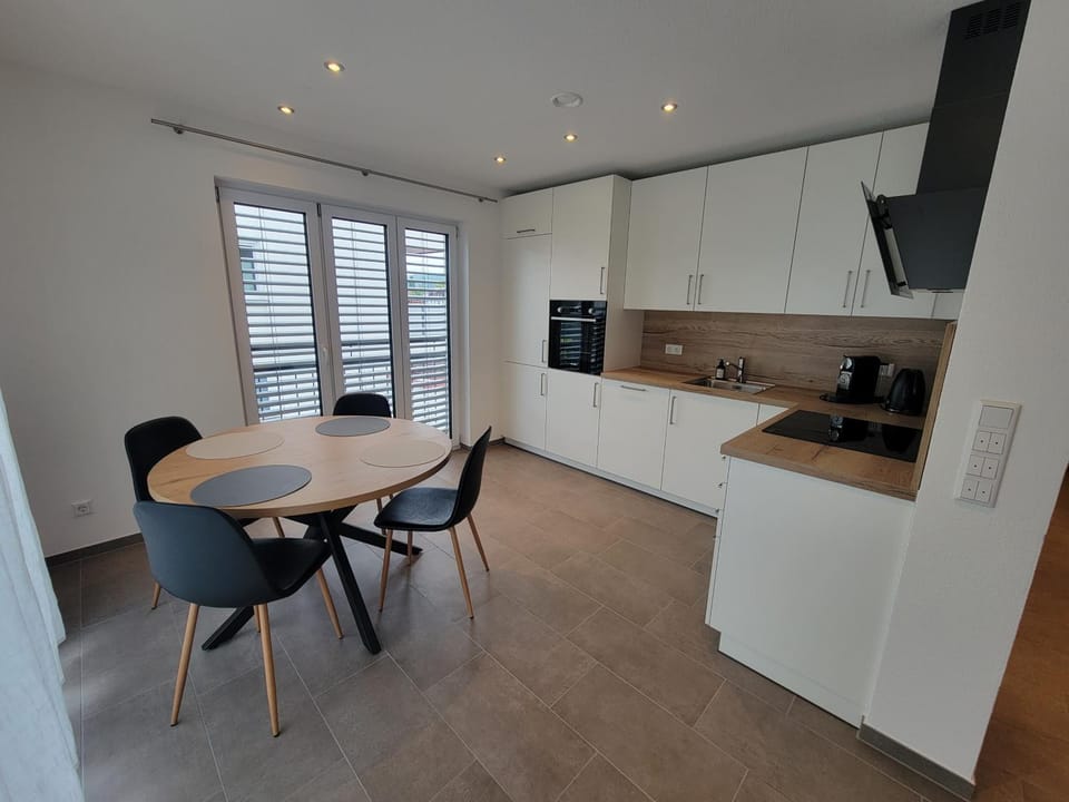 Dining area, kitchen