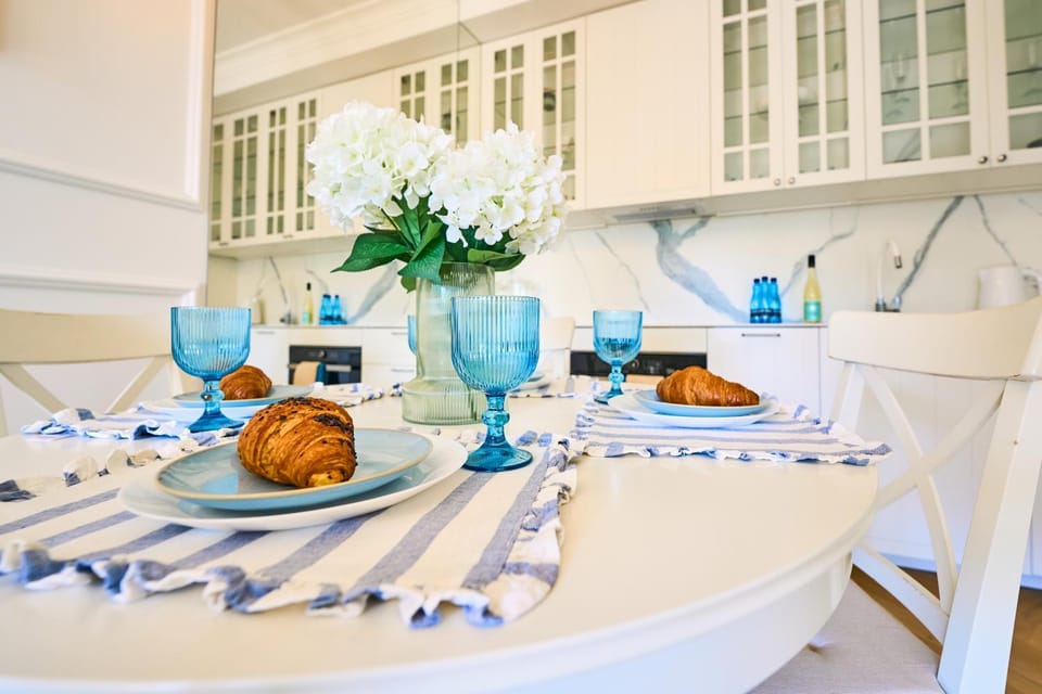 Dining area, Food