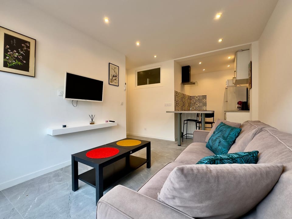 TV and multimedia, Kitchen or kitchenette, Living room
