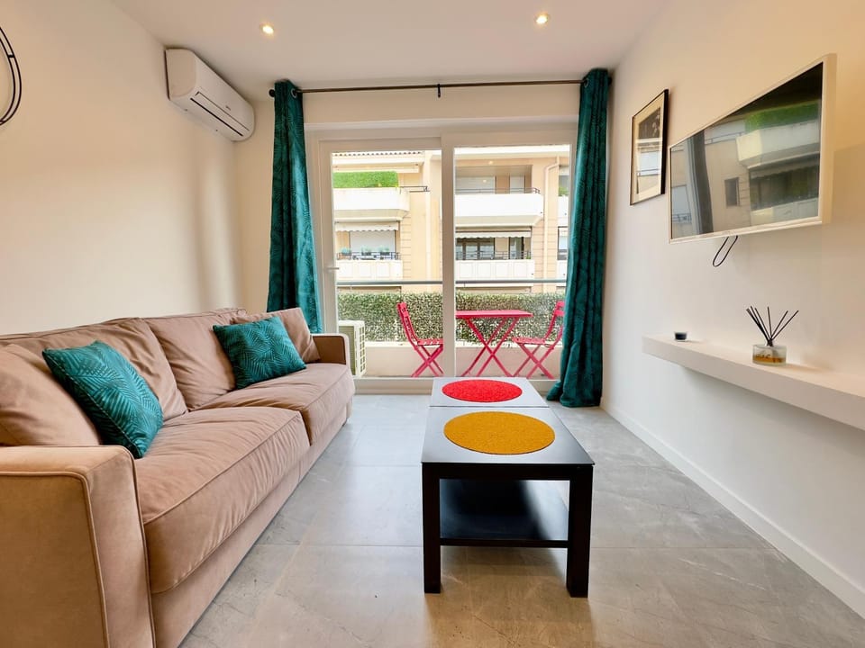 Living room, air conditioner