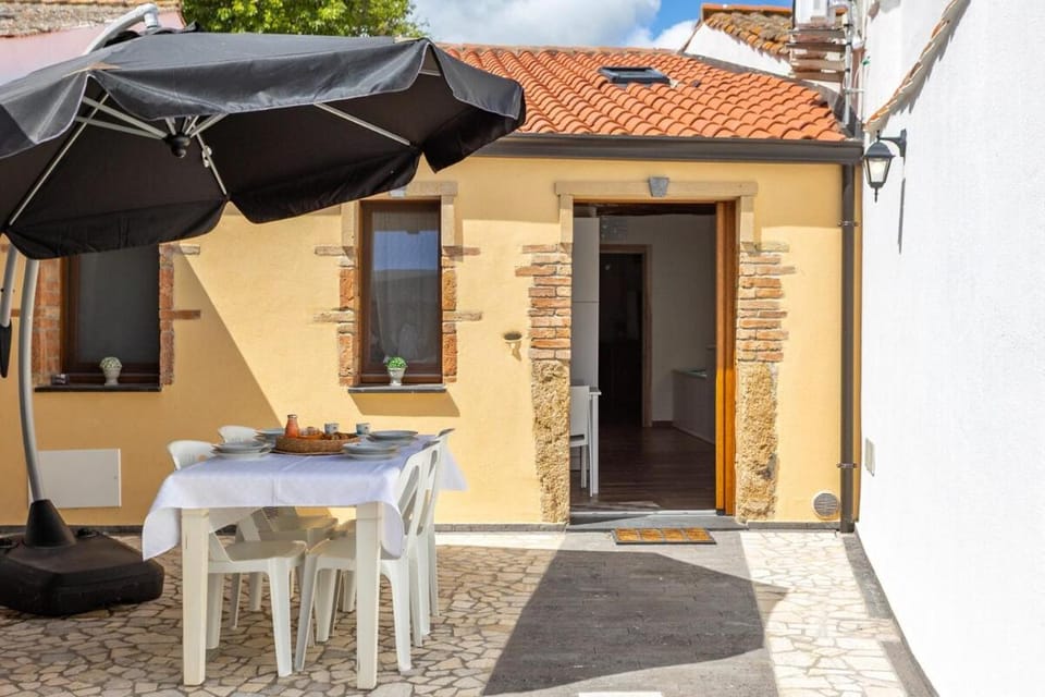 Property building, Patio, Dining area
