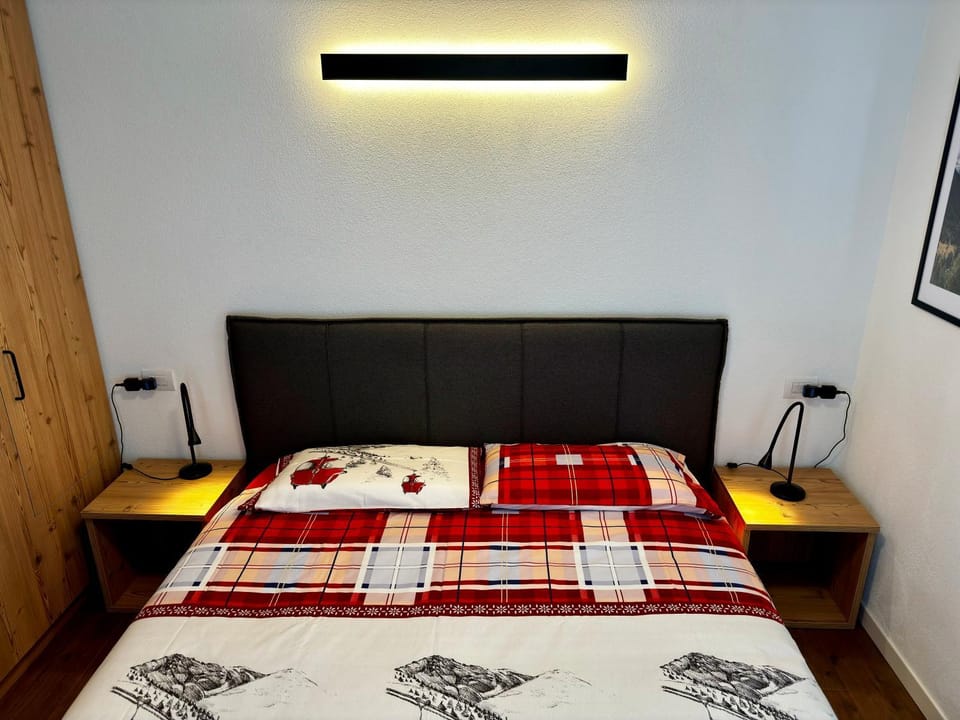 Bed, Photo of the whole room, Bedroom, heating