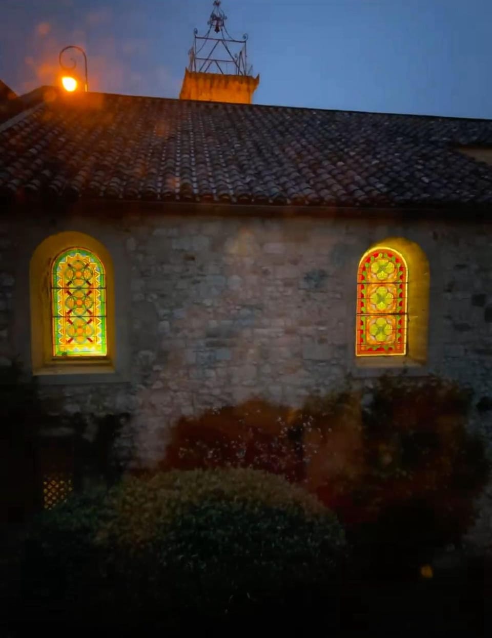 Ancien Prieuré rénové - "le jardin du curé" - cour intérieure - calme - 8 personnes Villa in Provence