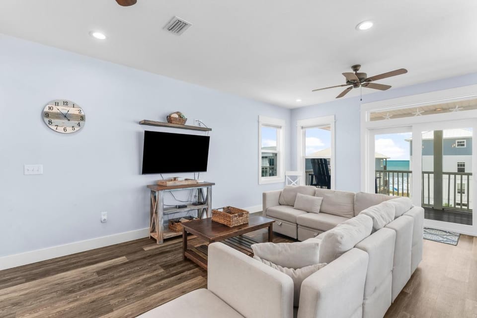 TV and multimedia, View (from property/room), Balcony/Terrace, Living room, Seating area, Sea view
