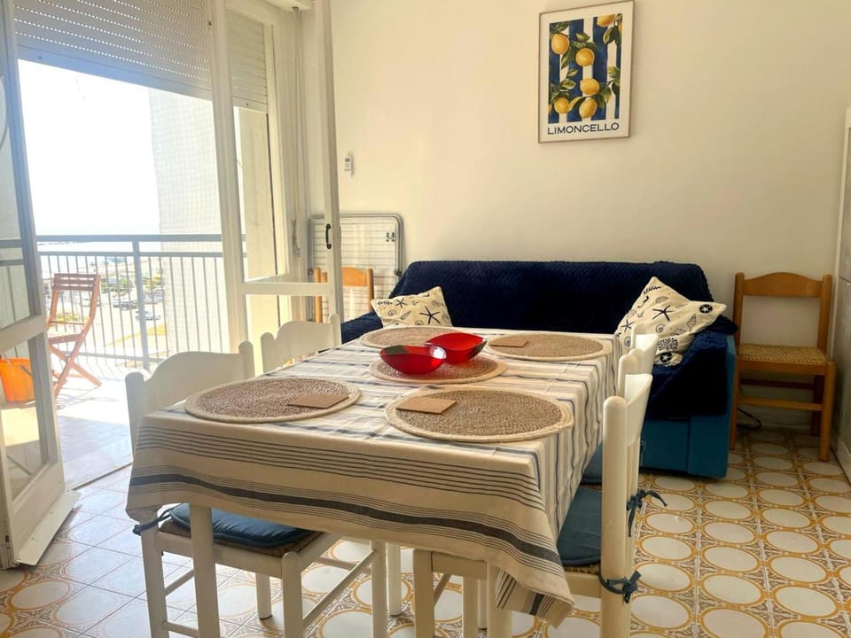 Day, Living room, Seating area