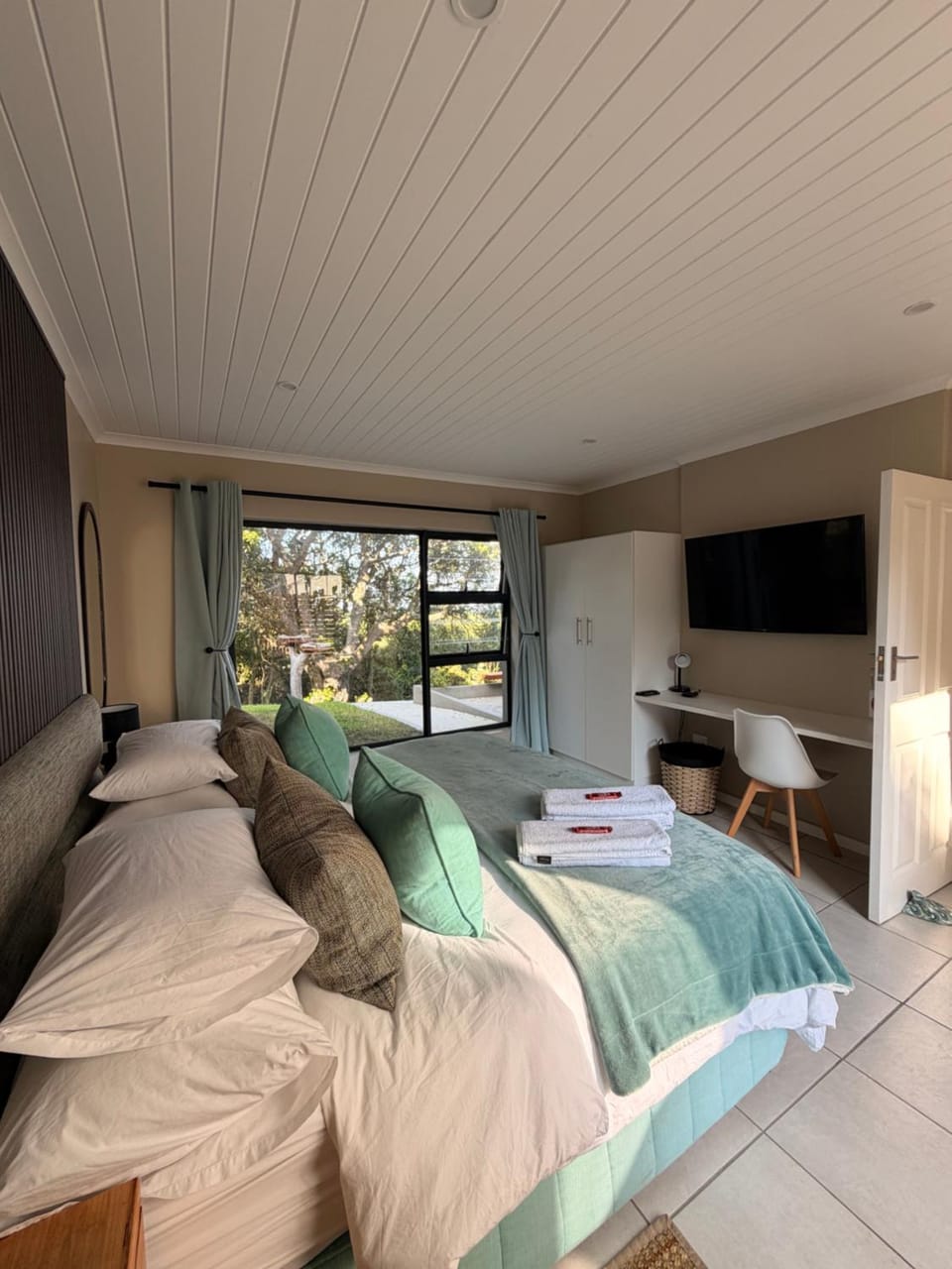 Weaver Lane Country Escape - The Rustic Mongoose Apartment in Port Elizabeth