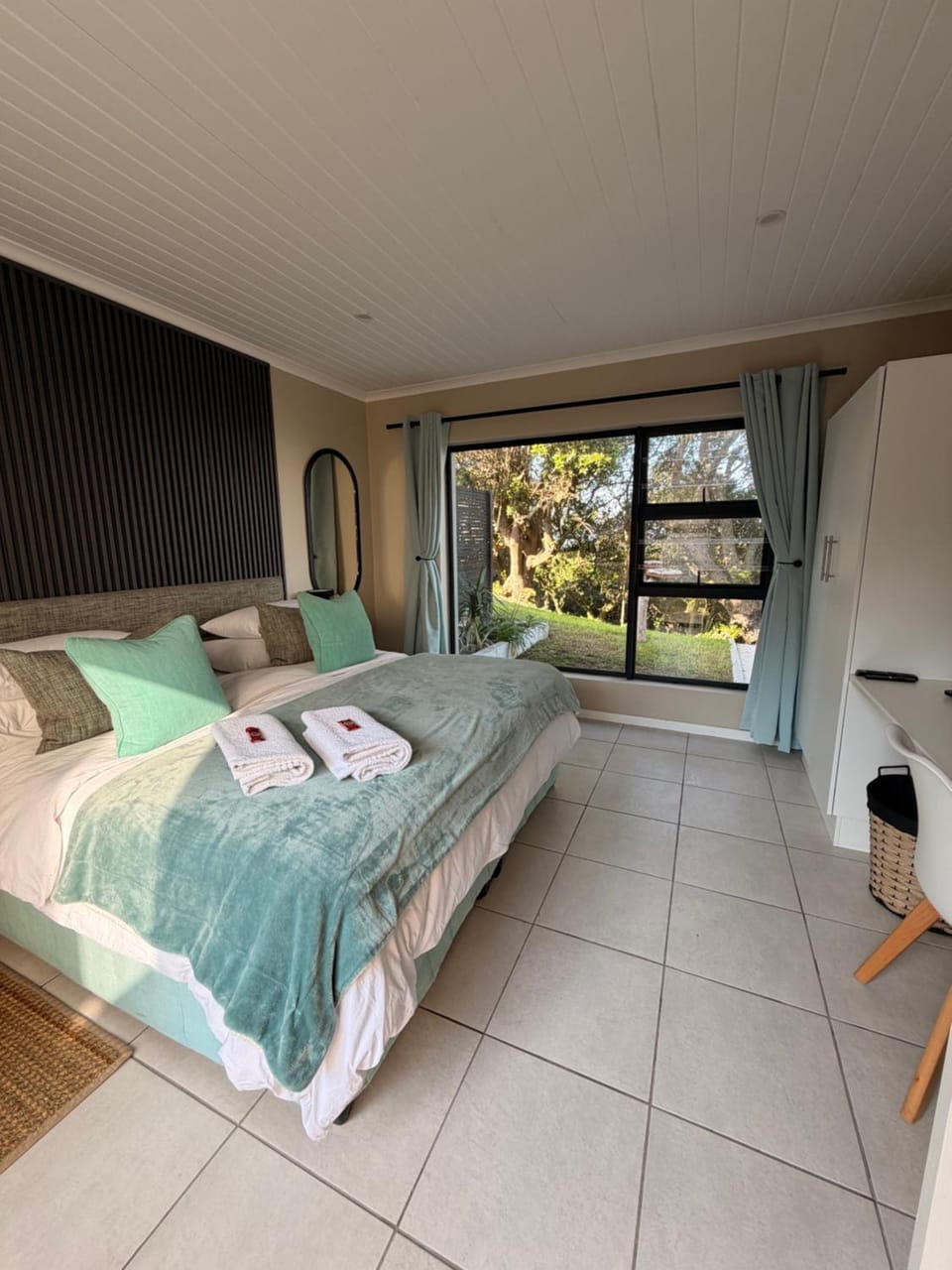 Weaver Lane Country Escape - The Rustic Mongoose Apartment in Port Elizabeth