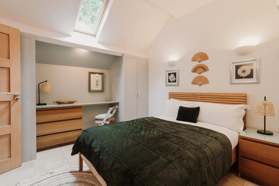 Garden Lodge in Lush Grounds Nr Ventnor Nature lodge in Ventnor