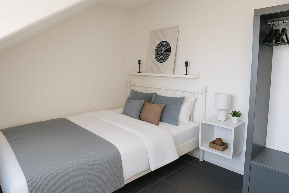 Bed, Photo of the whole room, Bedroom